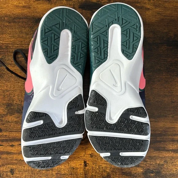 Nike women’s size 7 sneakers - Picture 3 of 6